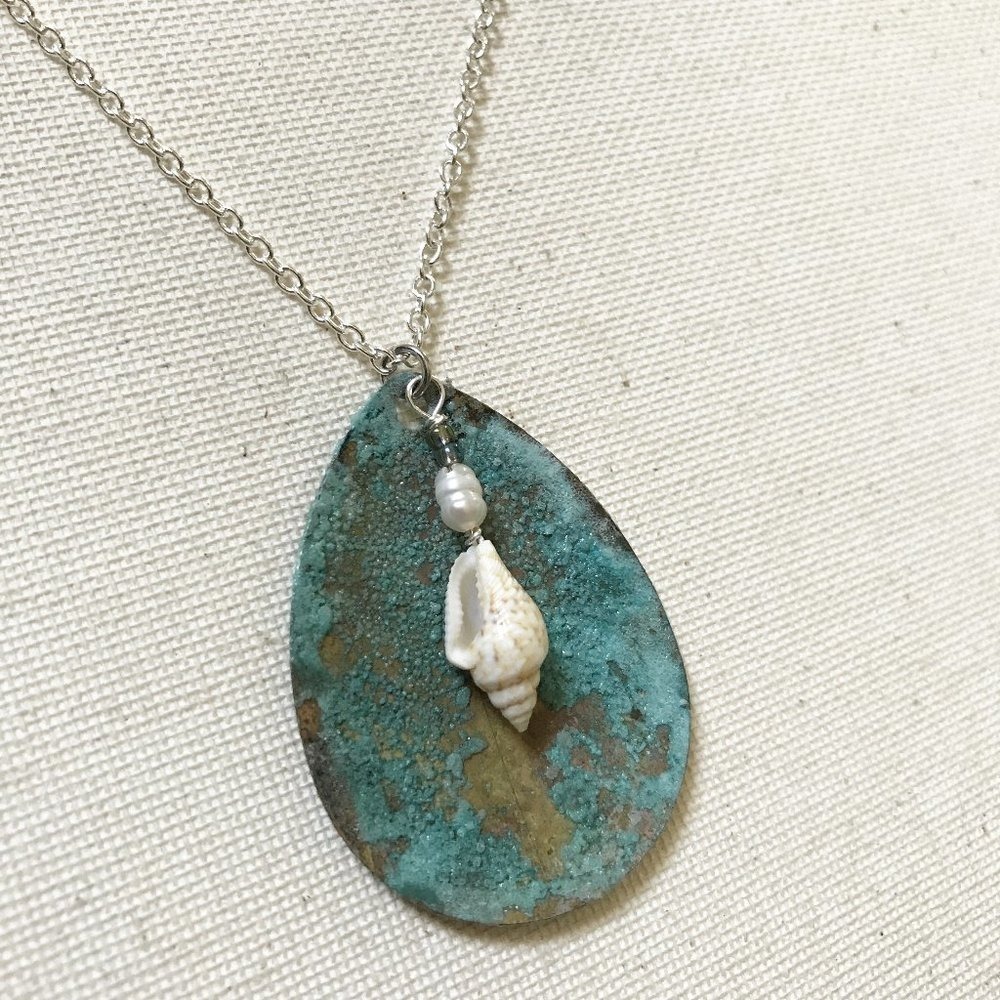 Lure Necklace White Shell & Pearl Mermaid Sea Beach Ocean Fishing Sailing Boat